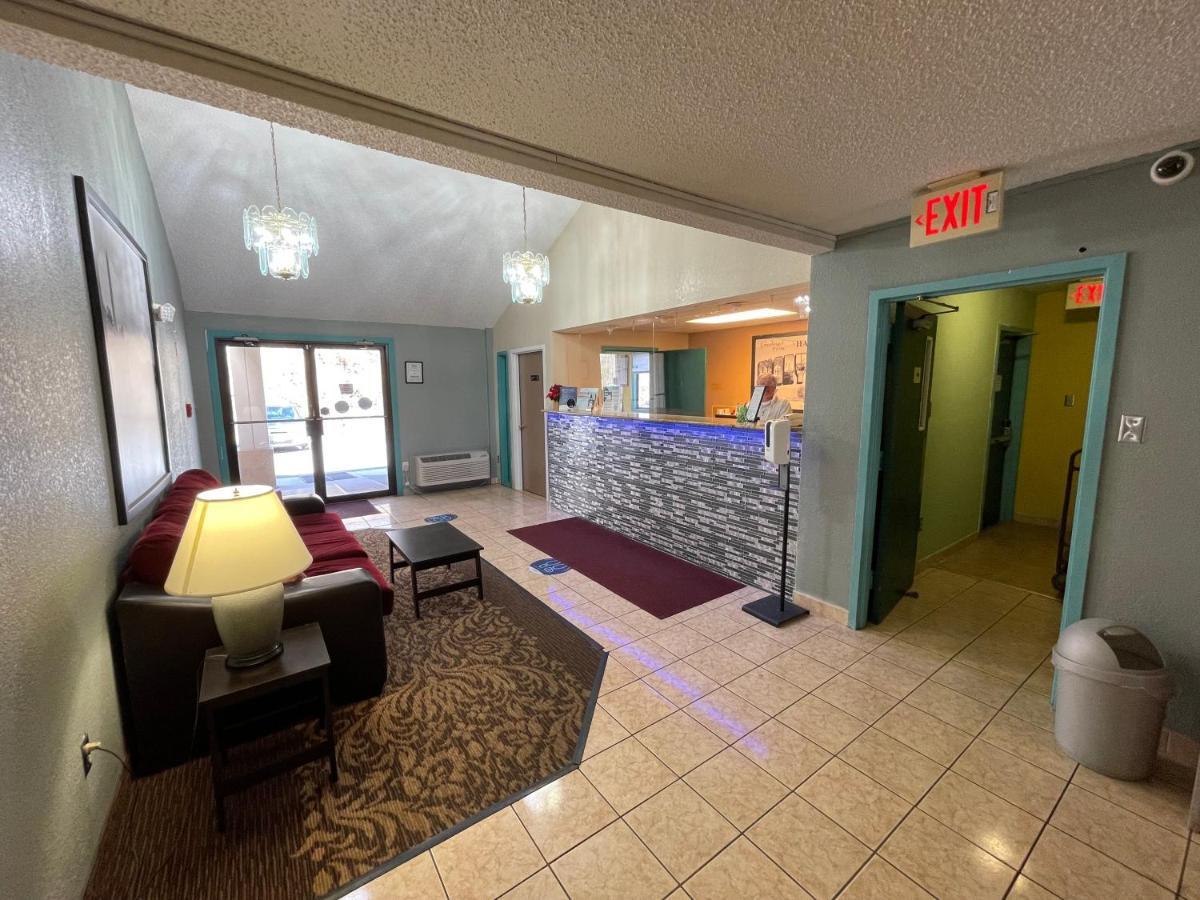 ซูเปอร์ 8 บาย วินด์แฮม แฮนค็อก แมริแลนด์ Motel Hancock ภายนอก รูปภาพ